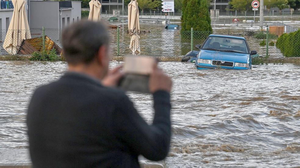 Im tschechischen Opava wurden Straßen überflutet. Foto: O?ana Jaroslav/CTK/dpa