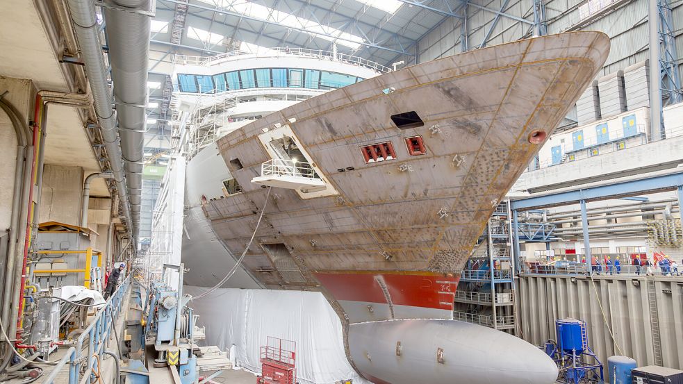 Die Meyer Werft baut in Papenburg Kreuzfahrtschiffe und wird jetzt vom Staat gerettet. Foto: Lars Schroer