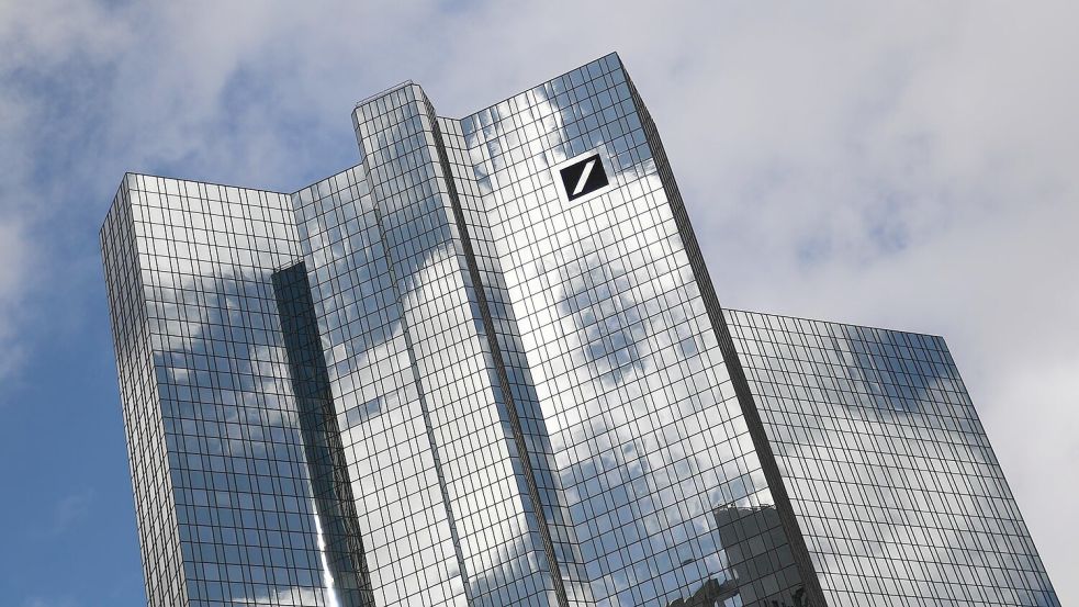 Die Deutsche Bank beruft einen neuen Chef für das Geschäft mit reichen Kunden in Deutschland. (Archivbild) Foto: Arne Dedert/dpa