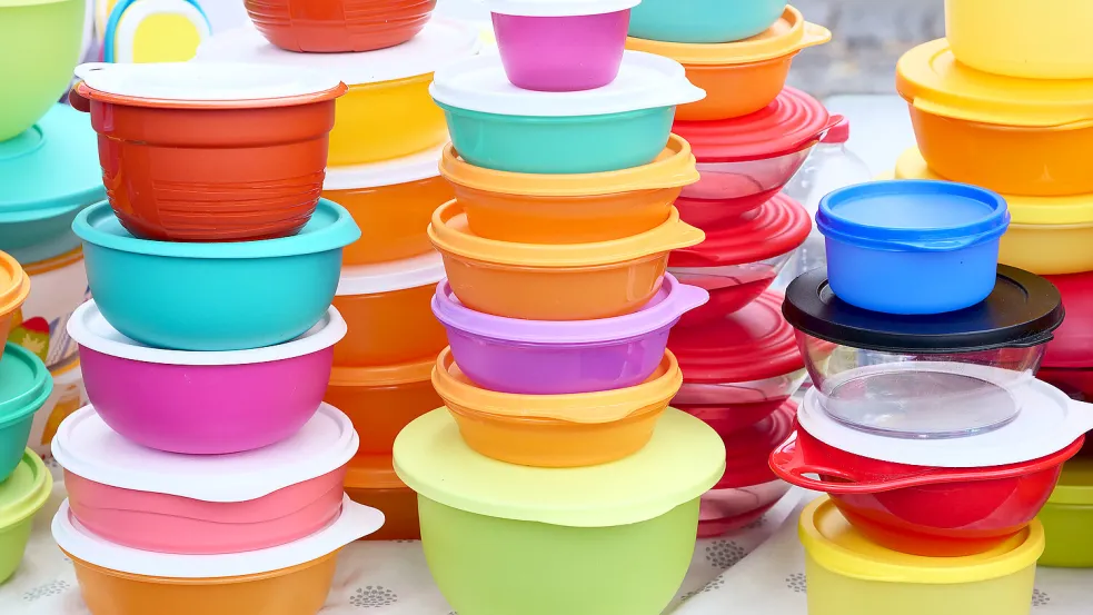 Der Frischhaltedosen-Spezialist Tupperware hat einen Insolvenzantrag in den USA gestellt. Was bedeutet das jetzt für Verbraucher, die die 30-Jahre-Garantie in Anspruch nehmen wollen? Foto: dpa/Wolfram Steinberg