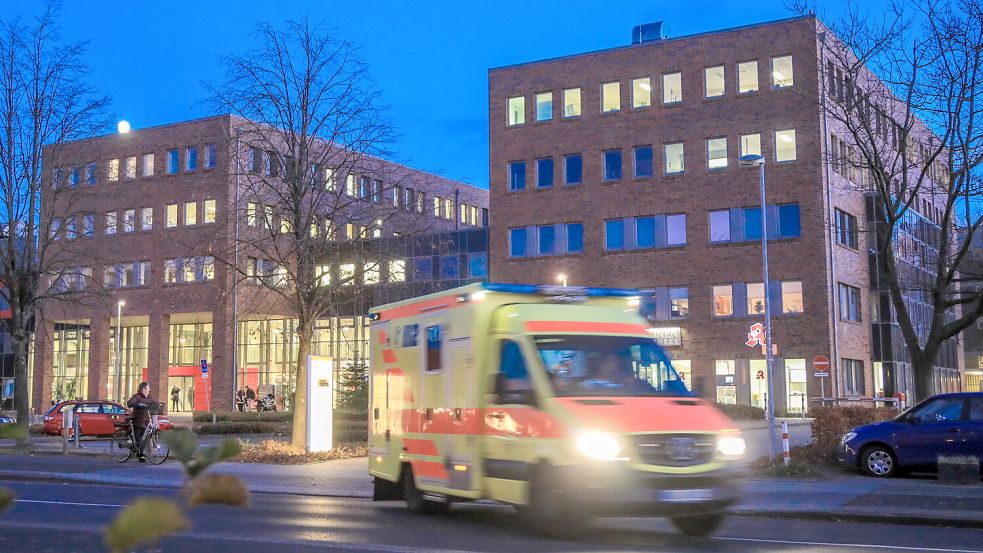 Weiter tief in den roten Zahlen: Die Ubbo-Emmius-Klinik in Aurich. Foto: Romuald Banik