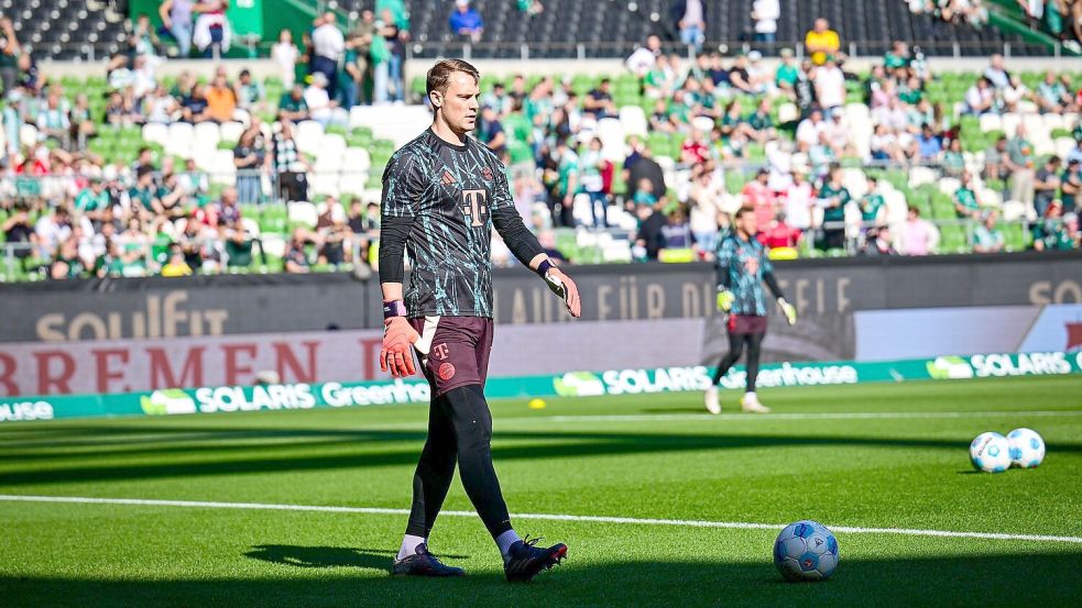 Manuel Neuer musste in Bremen nach dem Aufwärmen doch passen. Foto: Sina Schuldt/dpa