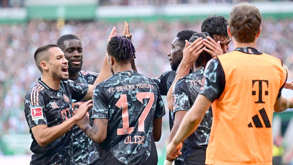 Die Bayern zerlegen den SV Werder. Foto: Sina Schuldt/dpa