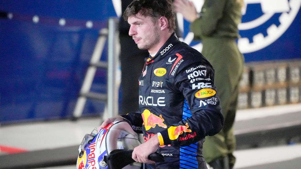 Max Verstappen kann über den Weltverband nur den Kopf schütteln. Foto: Vincent Thian/AP/dpa