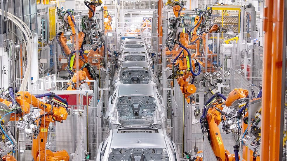 Die deutsche Autoindustrie steckt in der Krise. Schwache Nachfrage, hohe Kosten und neue Konkurrenz aus China drücken auf die Stimmung. Foto: Sven Hoppe/dpa