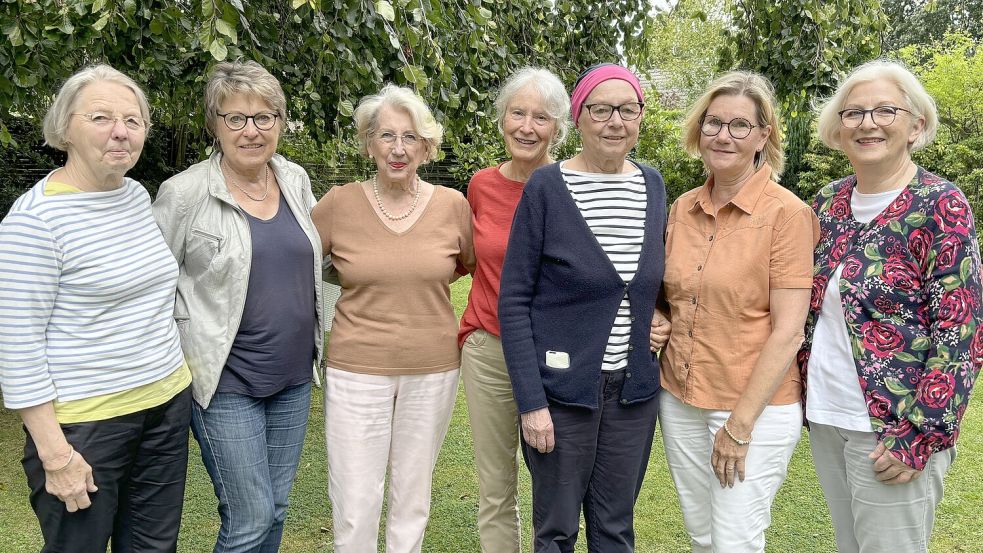 Sie halfen jahrelang mit ihren Aktionen: Die Mitglieder der Alchemilla-Frauengruppe: Dr. Heidi Kleen (von links), Renate Pauw, Marie-Louise Bähr, Hilke Garrels, Erika Klawitter, Verena Bauer und Anke de Buhr. Auf dem Foto fehlt Ursula Schlesinger. Foto: Christin Wetzel