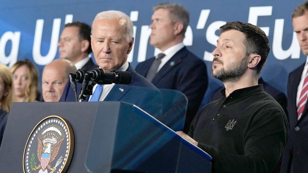 Biden macht klar, dass er hinter der Ukraine steht. (Archivbild) Foto: Susan Walsh/AP/dpa