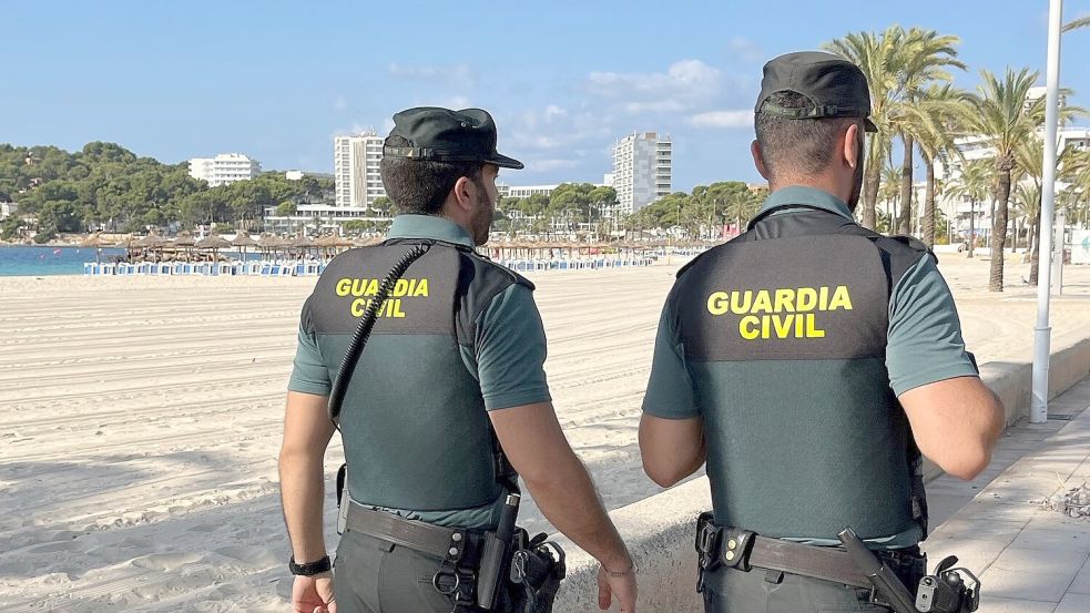 Beamte der Polizeieinheit Guardia Civil nahmen den Tatverdächtigen fest. (Archivfoto) Foto: Guardia Civil/Europapress/dpa