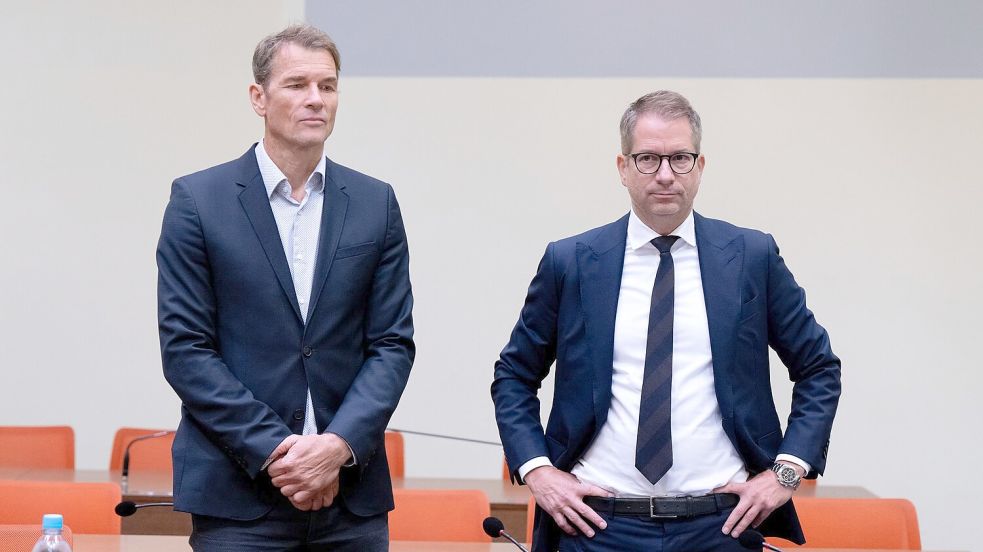 Jens Lehmann und sein Anwalt Florian Ufer. Foto: Sven Hoppe/dpa