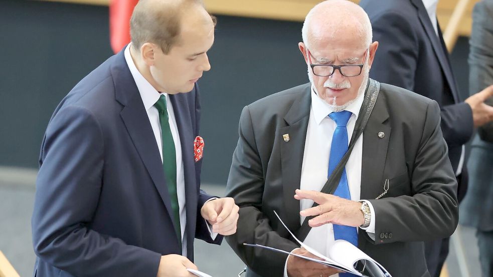 Nach einer Gerichtsentscheidung muss sich der AfD-Alterspräsidenten an Regen halten. Foto: Bodo Schackow/dpa