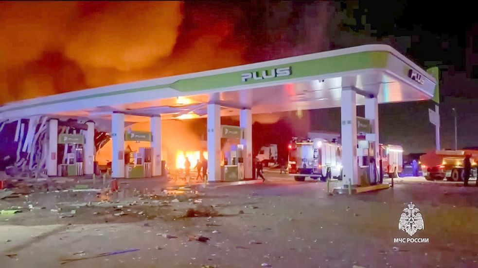 Mindestens zwölf Menschen sind durch die Explosion einer Tankstelle in Machatschkala in Südrussland getötet worden. Foto: Uncredited/Russian Emergency Ministry Press/AP/dpa