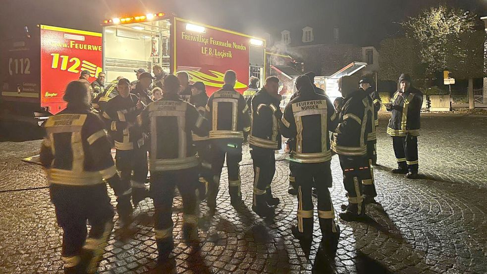 Die Norder Feuerwehr war mit rund 70 Einsatzkräften vor Ort, um den vermissten 90-Jährigen zu suchen. Bild: Feuerwehr