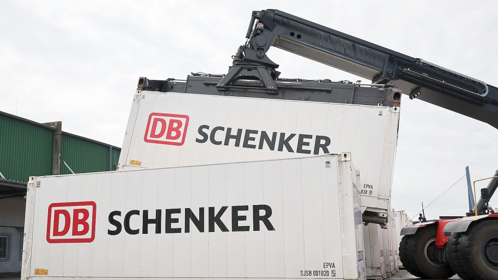 Der Verkauf von DB Schenker schien eigentlich sicher - doch jetzt will sich die EVG im letzten Moment dagegen stellen. (Archivbild) Foto: Christian Charisius/dpa