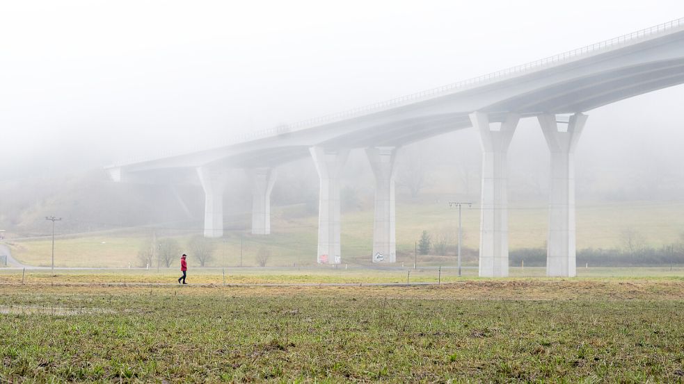 Wachsendes Risiko: Immer mehr Autobahnbrücken genügen nicht mehr den Verkehrsanforderungen Foto: dpa/Pia Bayer