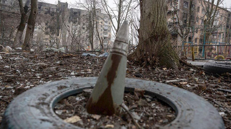 Die Ukrainer sind im Osten des Landes, wie hier in Wuhledar, schwer unter Druck (Archivbild) Foto: Evgeniy Maloletka/AP/dpa