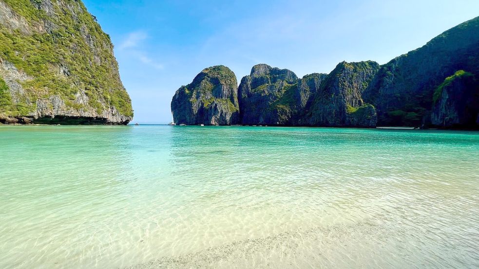 So leer ist die Maya Bay jedes Jahr für zwei Monate. (Archivbild) Foto: Carola Frentzen/dpa