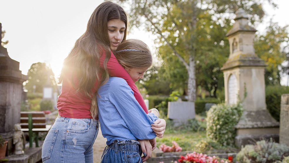 Wer kümmert sich um die Kinder, wenn beide Eltern sterben? Das sollten Eltern mit einer Sorgerechtsverfügung festlegen. Foto: Imago/Ute Grabowsky