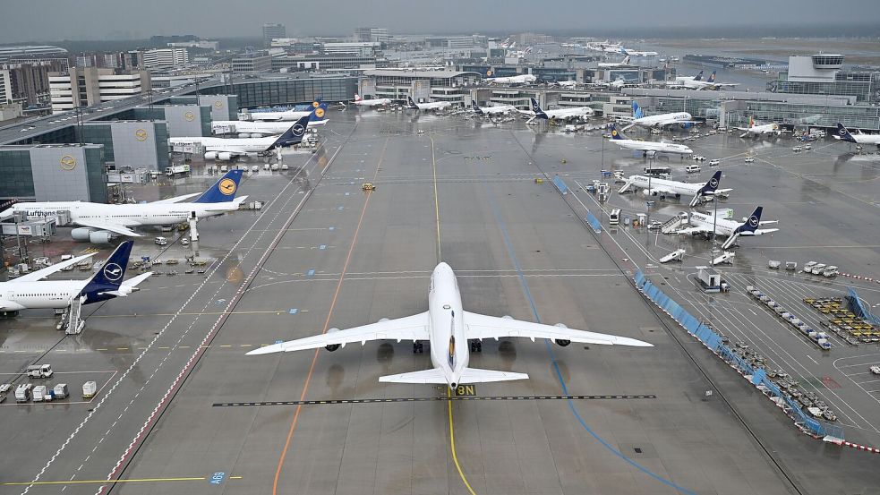 Teile des europäischen Luftraums sind aufgrund des Kriegs in der Ukraine für zivile Flüge gesperrt (Archivbild). Foto: Arne Dedert/dpa