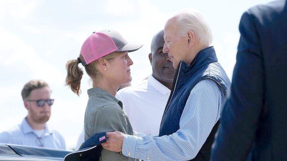 „Wir lassen Euch nicht im Stich“, verspricht Biden den Betroffenen. Foto: Susan Walsh/AP/dpa