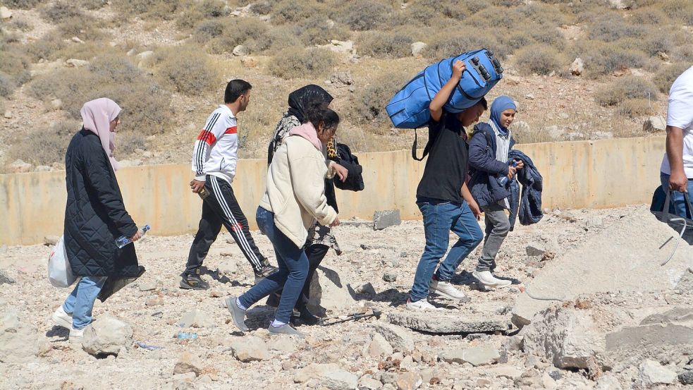 Zehntausende flüchten aus dem Libanon nach Syrien. Foto: Taher Abu Hamdan/XinHua/dpa