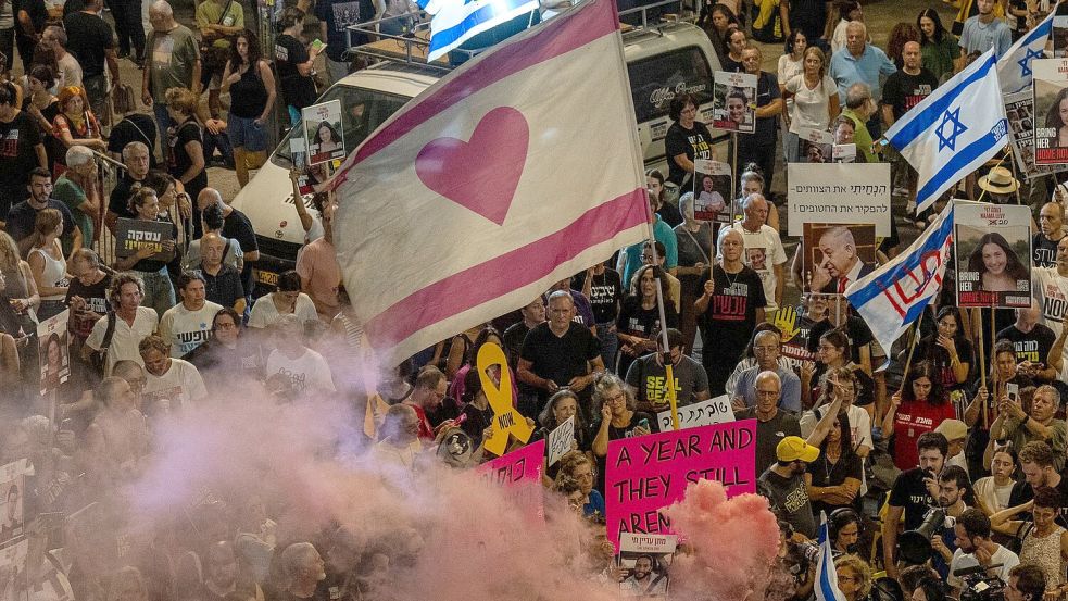 Protest für Geisel-Deal in Tel Aviv kurz vor dem Jahrestag des Hamas-Massakers. Foto: Ariel Schalit/AP