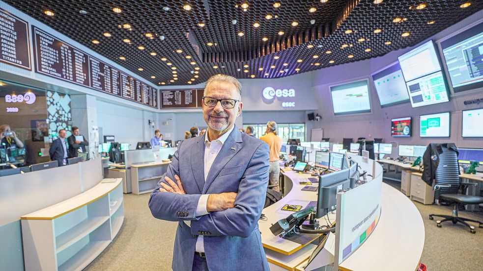 Esa-Chef Josef Aschbacher kurz vor dem Start im Kontrollzentrum. Foto: Andreas Arnold/dpa