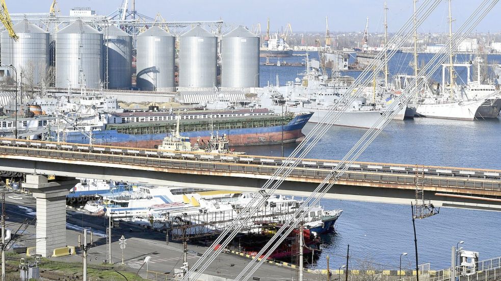 Der Hafen der südukrainischen Stadt Odessa am Schwarzen Meer ist immer wieder Ziel russischer Angriffe. (Archivbild) Foto: Jussi Nukari/Lehtikuva/dpa