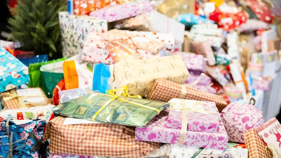 Jeder Fünfte kauft Weihnachtsgeschenke schon im Oktober oder früher. Foto: Christoph Soeder/dpa