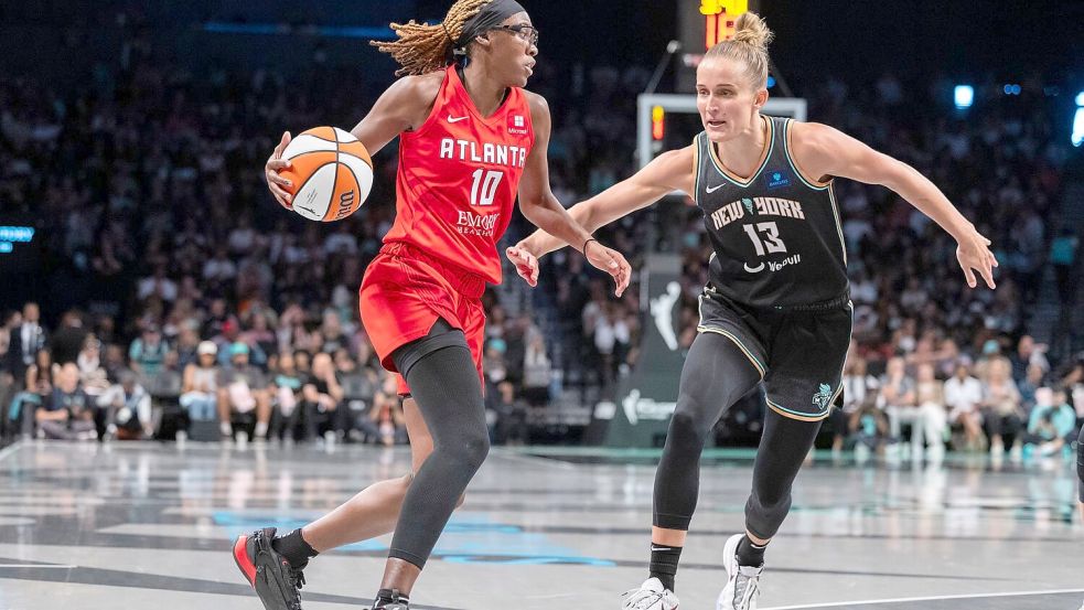 Leonie Fiebich (r) könnte gleich in ihrer ersten Saison den Titel holen. Foto: Corey Sipkin/AP/dpa