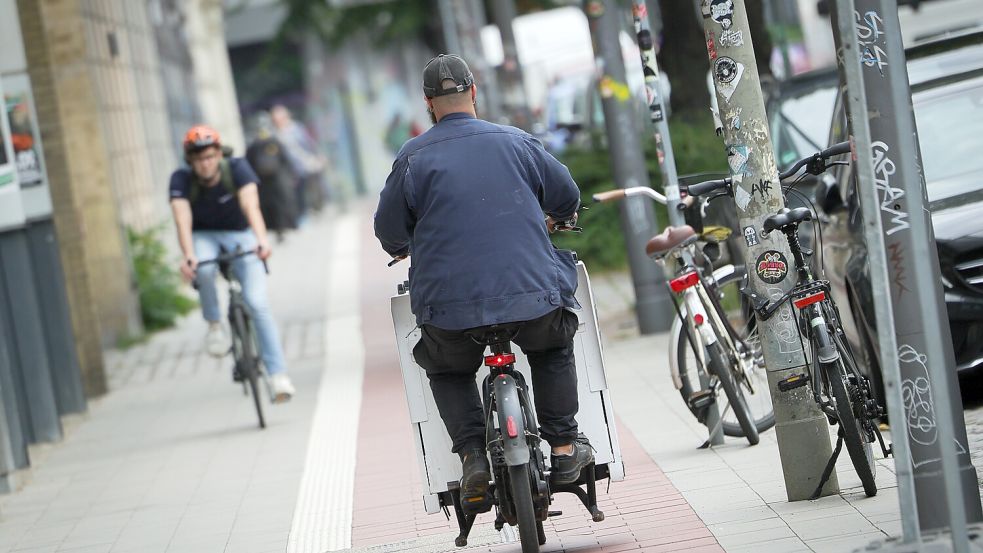 Seit dem Jahr 2023 fördert die Stadt Braunschweig die private Anschaffung von Lastenrädern. Das kritisiert der Steuerzahlerbund. Foto: dpa/Christian Charisius