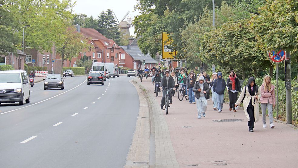 Vor allem morgens und mittags sind viele Schüler auf dem Rad-/Gehweg am Ulricianum unterwegs. Foto: Heino Hermanns