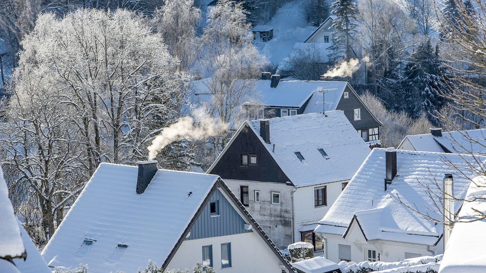 Heizen kann ziemlich teuer werden ab 2027 - vor allem im Einfamilienhaus, wenn man eine Öl- oder Gasheizung hat. Foto: Imago/Jochen Tack