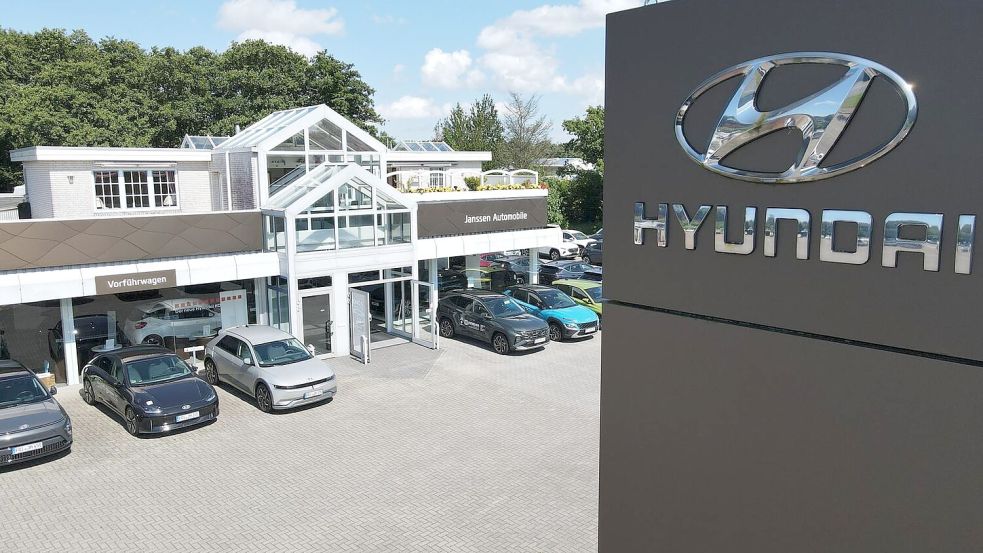 Im Jahr 1994 schloss Janssen Automobile den Händlervertrag mit Hyundai ab.