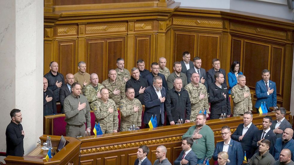 Der ukrainische Präsident Wolodymyr Selenskyj hat im Parlament seinen „Siegesplan“ zur Beendigung des Krieges mit Russland vorgestellt. Foto: Press Service Of The President O/Press Service Of The President Of Ukraine/AP