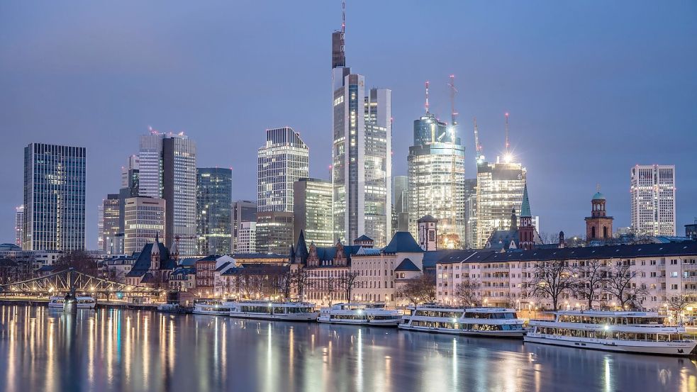 Banken waren am Steuerbetrug mit windigen Aktiendeals beteiligt - der Verein Finanzwende fordert schnellere Aufklärung. (Archivbild) Foto: Frank Rumpenhorst/dpa