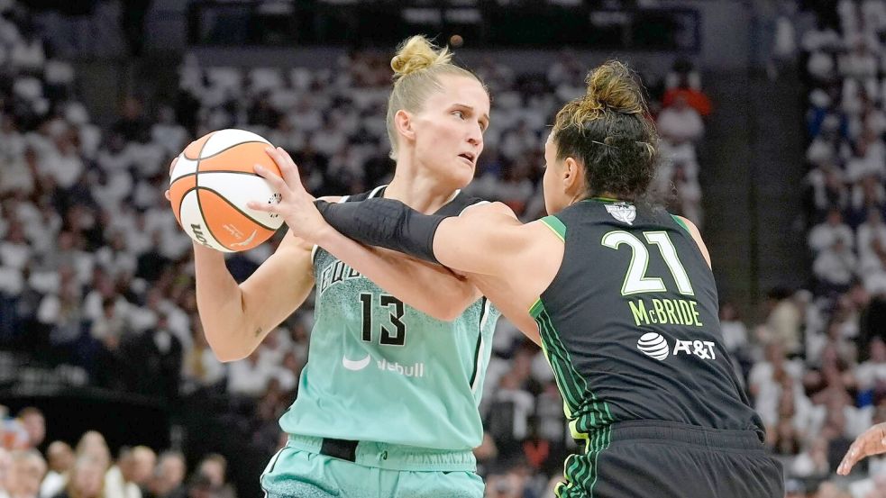 Leonie Fiebich spielt in den WNBA-Finals eine ganz starke Rolle für die New York Liberty. Foto: Abbie Parr/AP/dpa