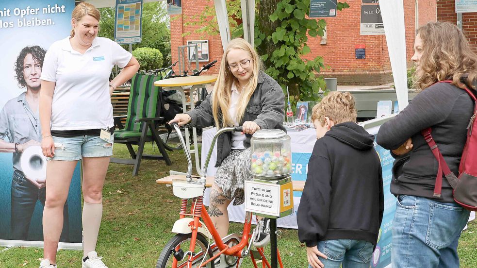 Nicht nur beim Auricher Präventionstag ist Julia Adden im Weissen Ring aktiv. Es ist eine Herzensangelegenheit für sie. Foto: Vortanz