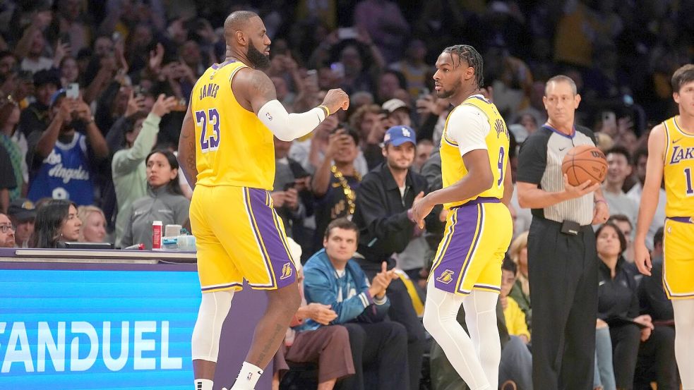 LeBron James und Bronny James haben NBA-Geschichte geschrieben. Foto: Eric Thayer/AP/dpa