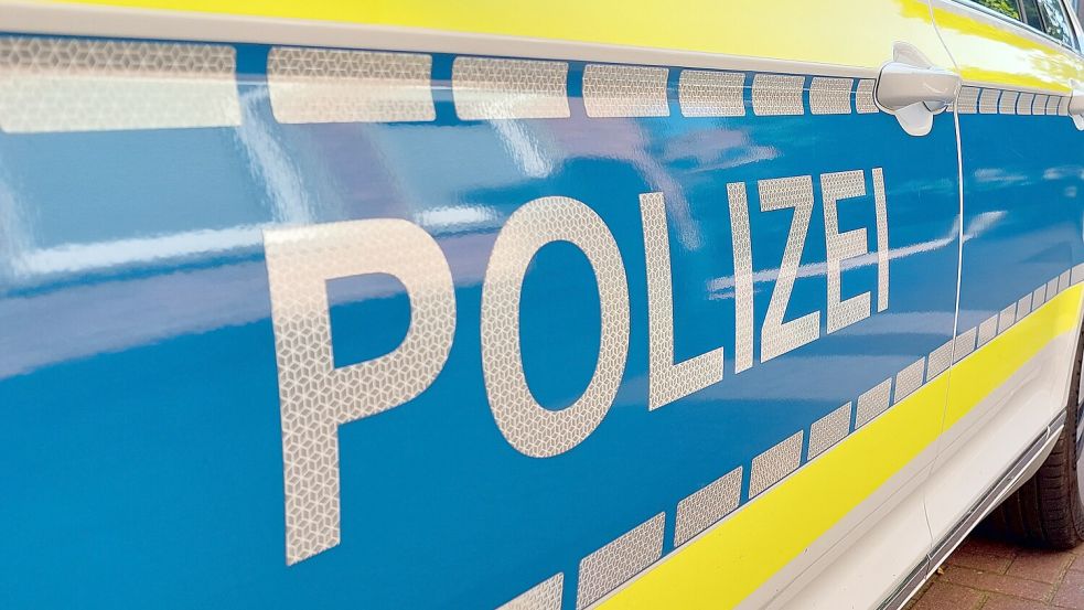 Die Polizei rückte am Dienstagnachmittag in die Emder Hansastraße aus. Symbolfoto: Hanssen