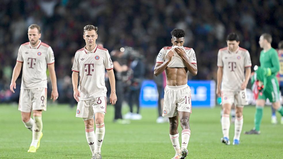 Ende eines Frust-Abends: Die Bayern-Verlierer um Joshua Kimmich (2.v.l.). Foto: Sven Hoppe/dpa