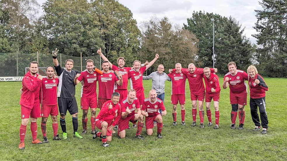 Hier mal in voller Mannschaftsstärke: Die dritte Herren von Germania Wiesmoor erlebten in Strackholt ein kurioses Spiel. Foto: privat