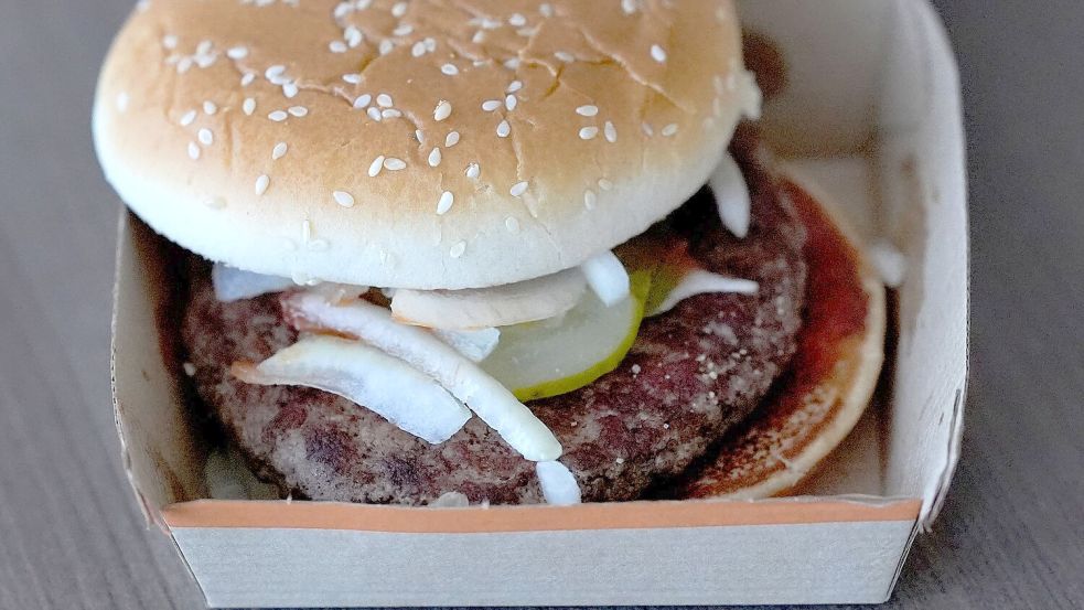 Der Kolibakterien-Ausbruch wird auf den Verzehr eines bestimmten Burgers bei McDonalds zurückgeführt. Foto: Charles Rex Arbogast/AP/dpa