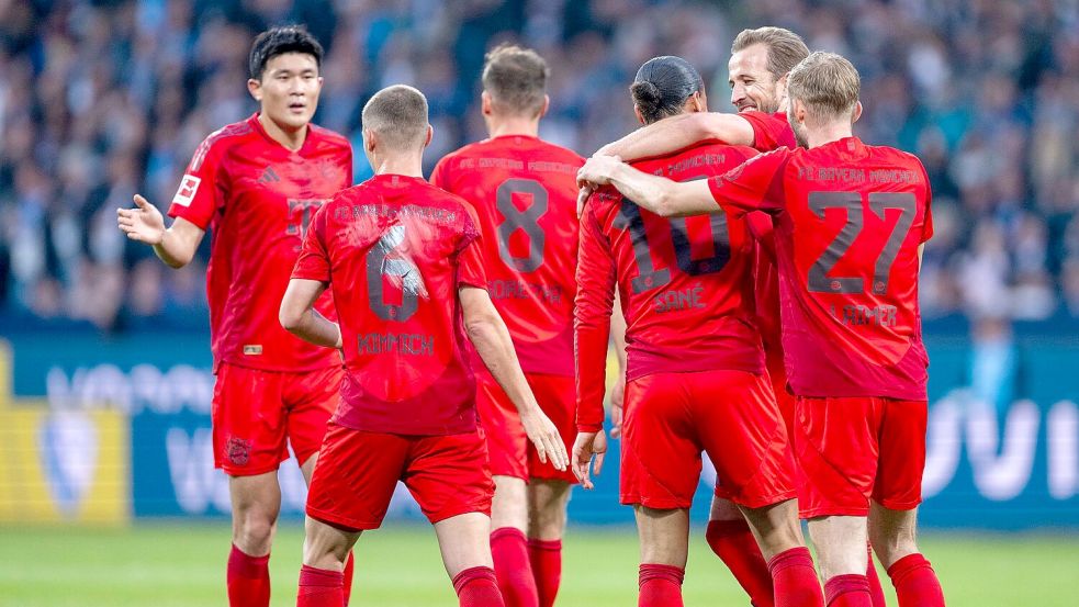 Jubel nach der Tristesse: Die Bayern spielten sich in Bochum den Frust von der Seele. Foto: David Inderlied/dpa