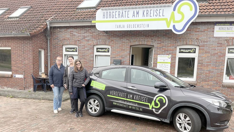 Das engagierte Team, bestehend aus Elke Redenius, Antje de Groot und Tanja Goldenstein (von links) lädt heute zum Tag der offenen Tür in der Westvictorburer Straße 2, direkt am Kreisverkehr gegenüber des Rathauses, ein. Foto: Privat