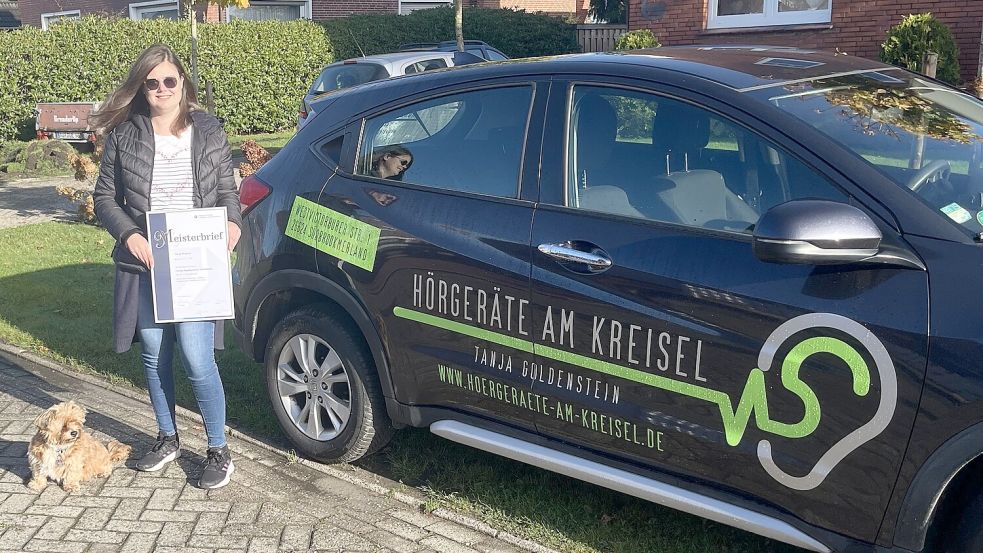 Mit dem Meisterbrief in der Tasche und eigenem Hörstudio startet Tanja Goldenstein in die Zukunft. Foto: Privat