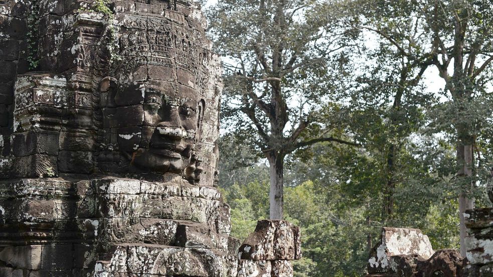 Der Tempel Bayon ist wegen seiner 200 in Stein gemeißelten lächelnden Gesichter weltberühmt. (Archivbild) Foto: picture alliance / ZB