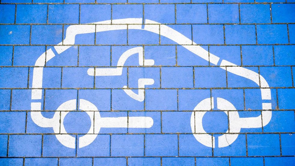 „Der Wandel hin zur Elektromobilität wird zu Beschäftigungsverlusten führen“, sagt VDA-Präsidentin Hildegard Müller. (Archivbild) Foto: Julian Stratenschulte/dpa