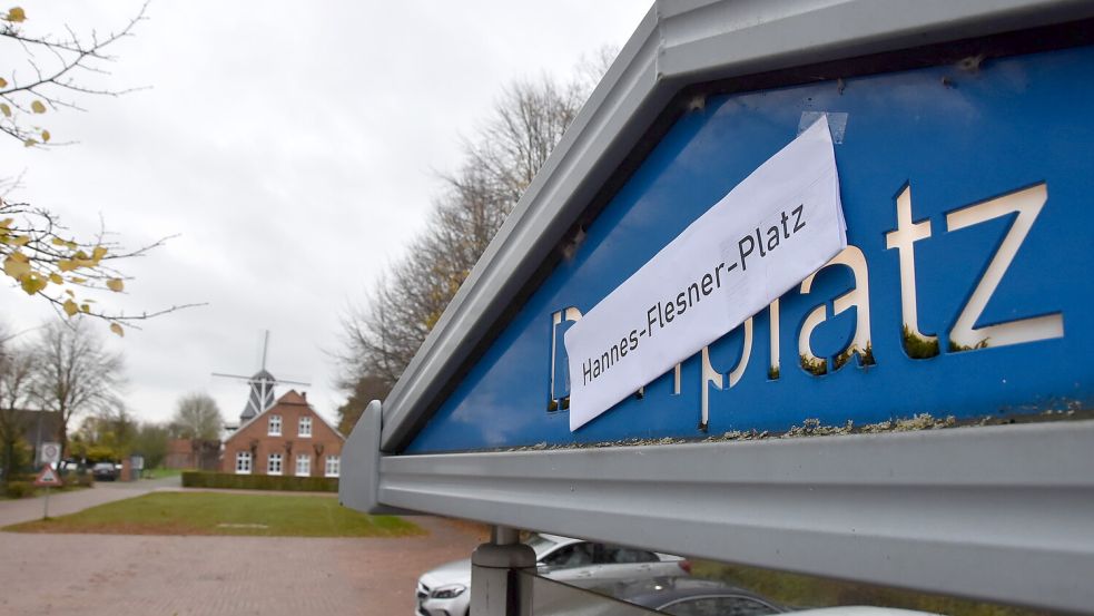 Die Diskussion über eine Umbenennung des Leezdorfer Dorfplatzes in Hannes-Flesner-Platz dauert an. Foto: Thomas Dirks