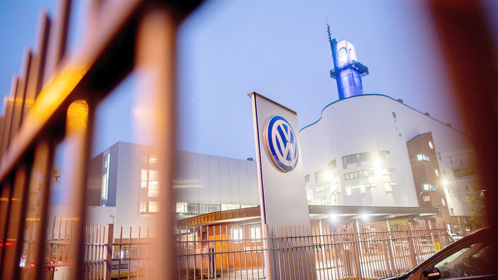 Gehaltskürzungen, Stellenabbau, Werksschließungen: Volkswagen steht vor einem umfassenden Sparplan. Foto: dpa/Hauke-Christian Dittrich