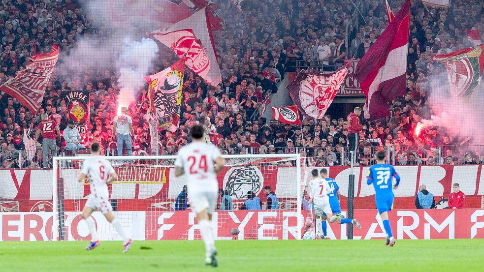 Aufsteiger Kiel wird im Pokal zum Aufbaugegner für den 1. FC Köln. Foto: Rolf Vennenbernd/dpa